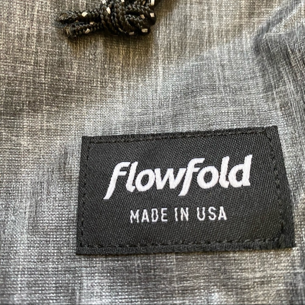 🆕Flowfold Commuter Center Zip Backpack Gray USA - Picture 8 of 9
